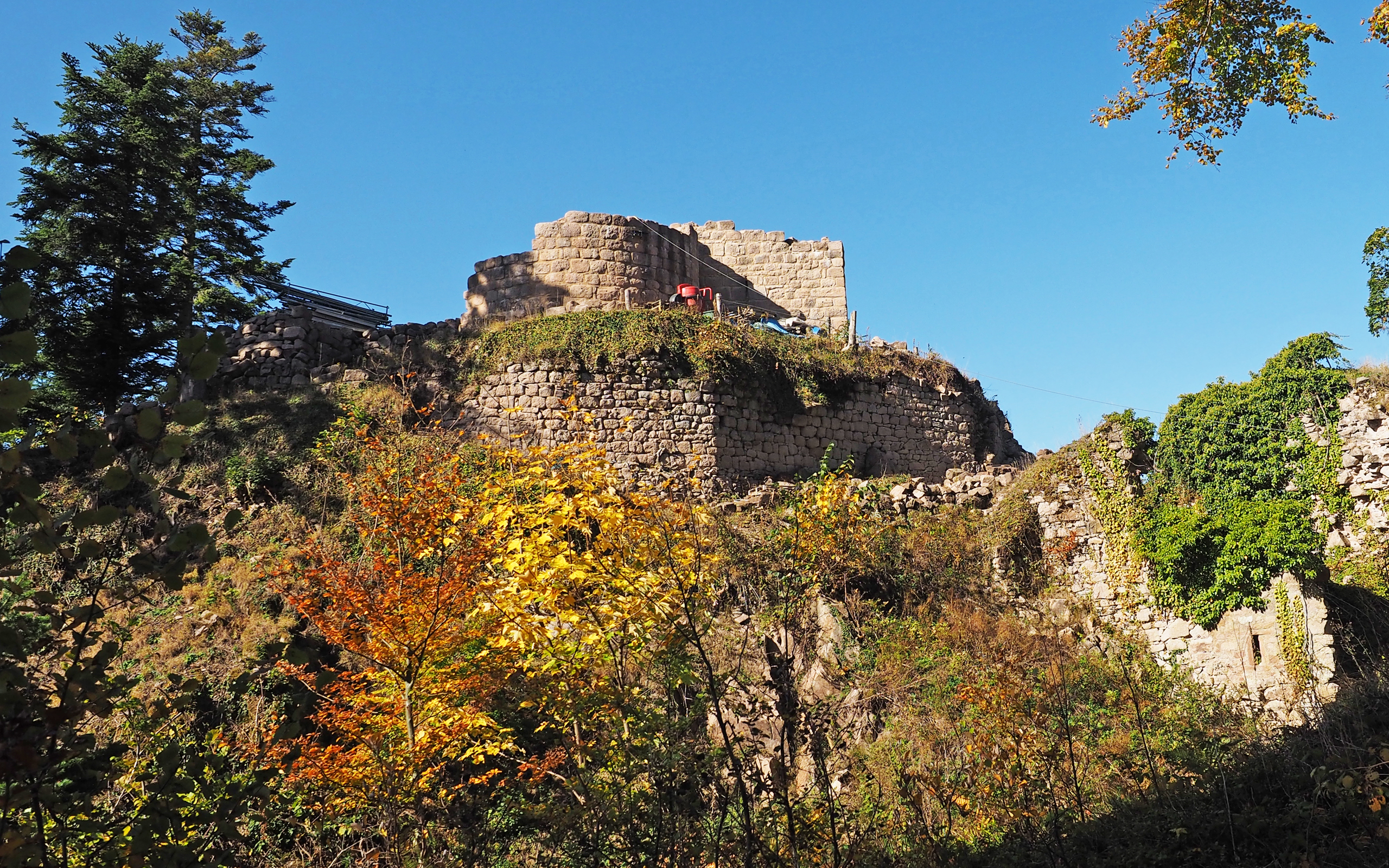 ruine du château du Kagenfels à l'automne
